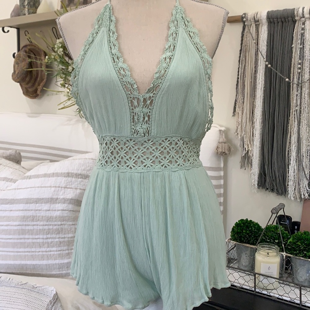 It green halter romper